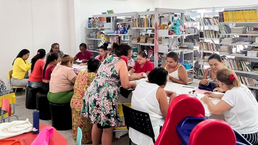 Curso de Miçangas é oferecido gratuitamente na Pracinha da Cultura